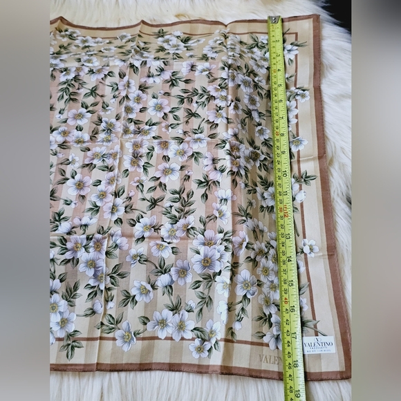 ❣️💥HOST PICK💥 NWOT Valentino Hankerchief❣️ - Picture 8 of 9